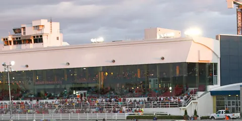 Hippodrome 3R, seen from outside